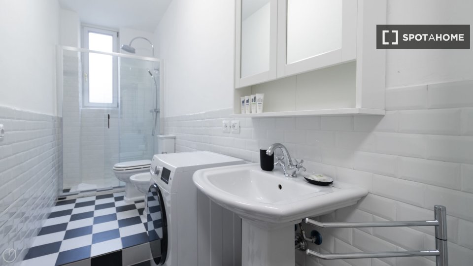 Apartment Milan, 1 bed, 80m² — photo 2
