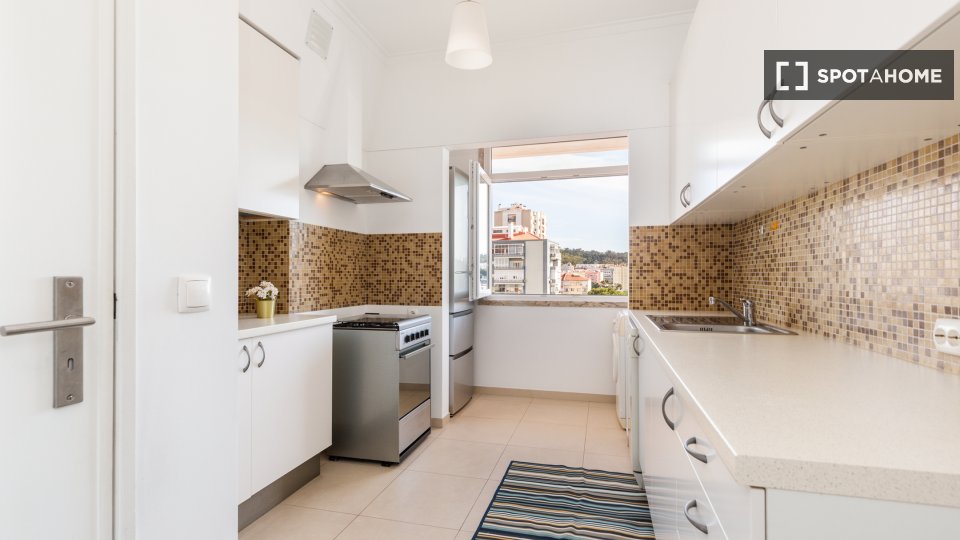 Apartment Lisbon, 3 beds, 100m² — photo 16