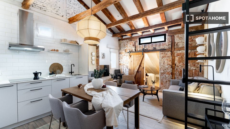 Piso de 2 habitaciones en alquiler en Justicia, Madrid