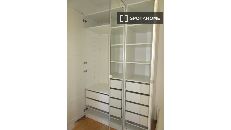 Double room Lisbon, 3 beds, 100m² — photo 6