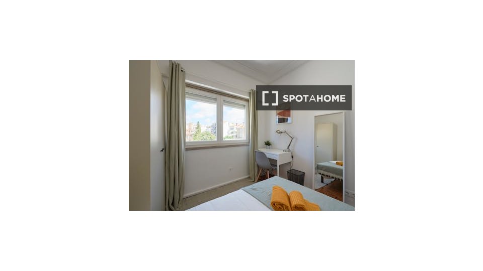 Double room Lisbon, 6 beds — photo 16