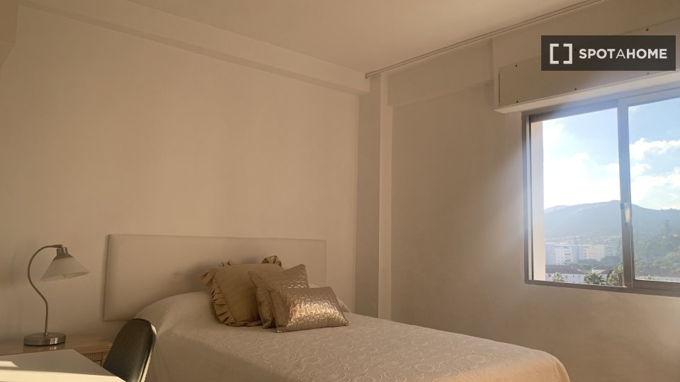 Double room Malaga, 4 beds — photo 17