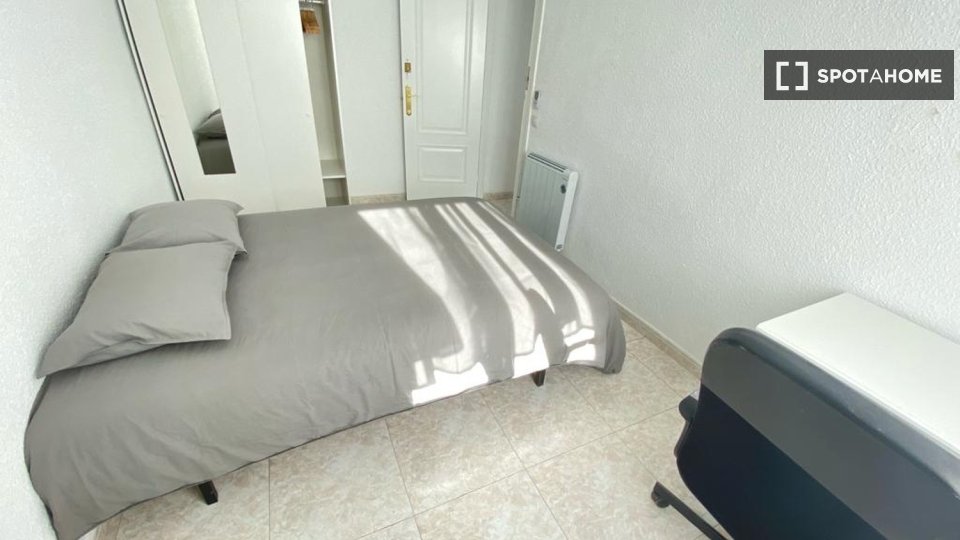 Double room Madrid, 4 beds — photo 7