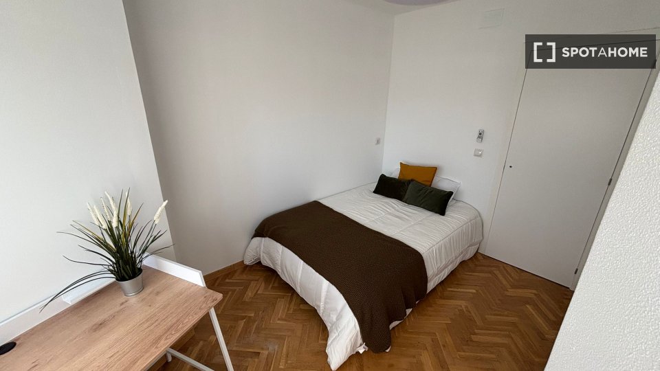 Double room Madrid, 9 beds, 200m² — photo 2