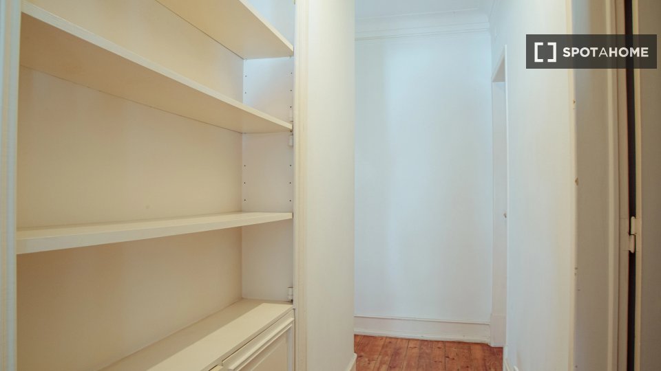 Double room Lisbon, 4 beds — photo 10
