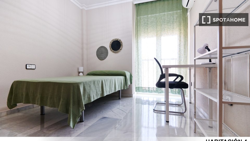 Double room Seville, 4 beds — photo 20