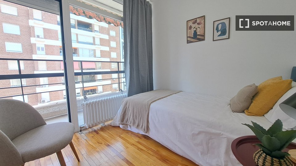 Double room Madrid, 14 beds, 200m² — photo 1