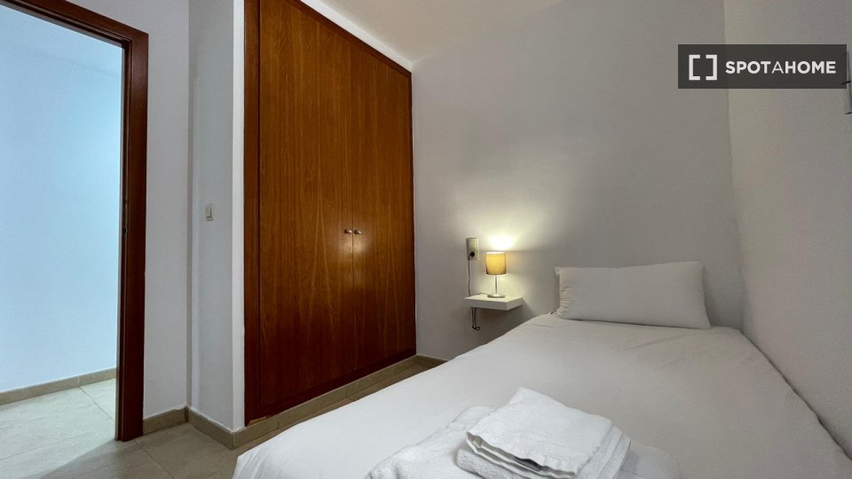 Apartment Valencia, 4 beds, 104m² — photo 11
