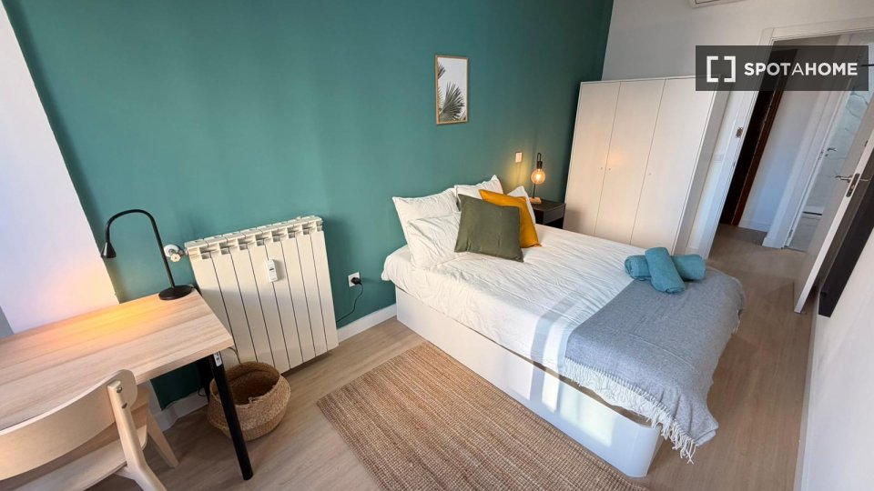 Double room Madrid, 5 beds, 90m² — photo 9