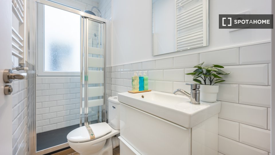 Double room Madrid, 3 beds, 90m² — photo 9