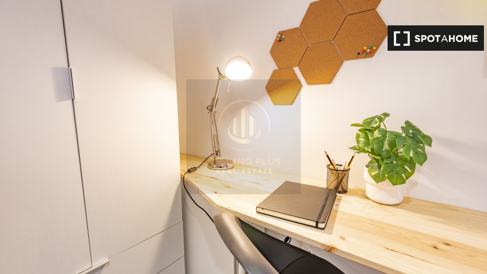 Double room Madrid, 5 beds, 120m² — photo 2