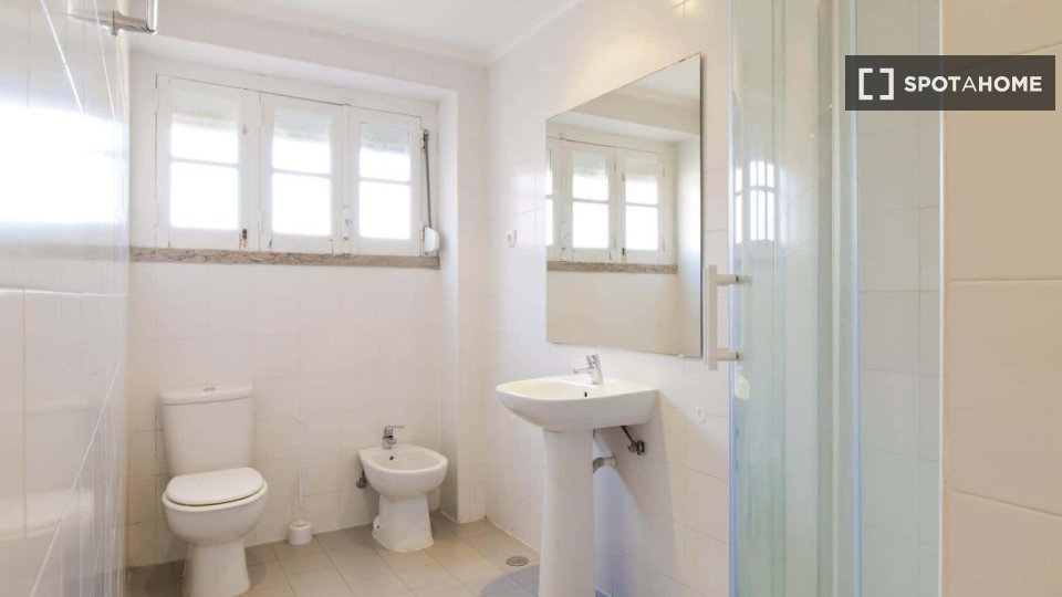 Double room Lisbon, 7 beds — photo 12