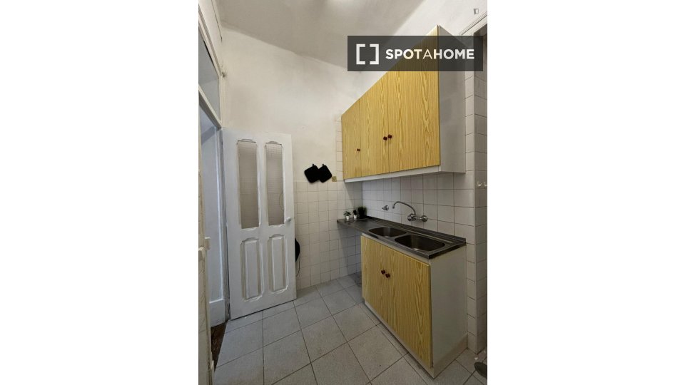Apartment Lisbon, 2 beds, 75m² — photo 2