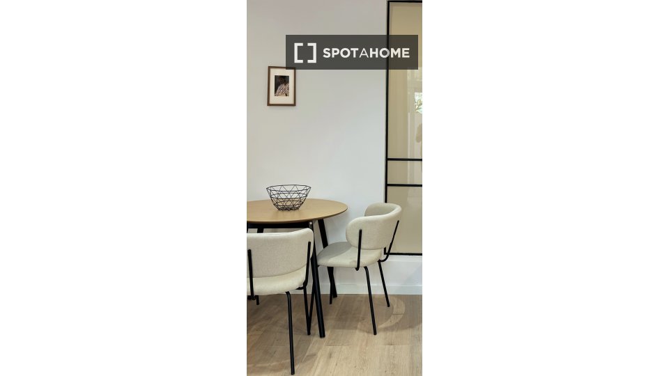 Apartment Lisbon, 2 beds, 70m² — photo 9