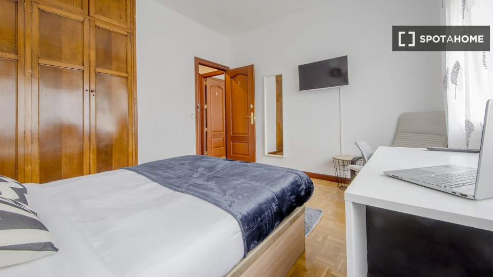 Double room Madrid, 8 beds, 240m² — photo 24