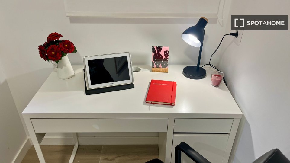 Double room Valencia, 3 beds, 17m² — photo 3