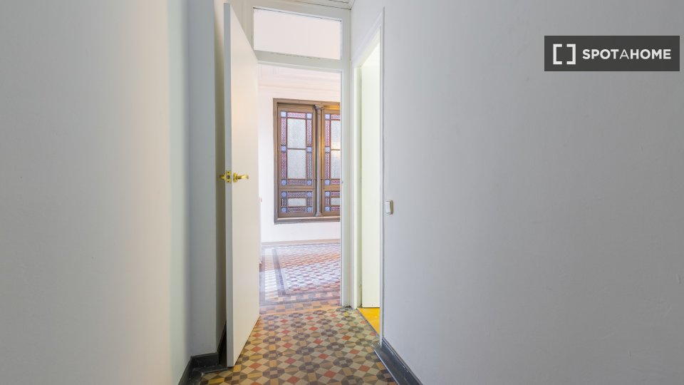 Double room Barcelona, 9 beds, 175m² — photo 19