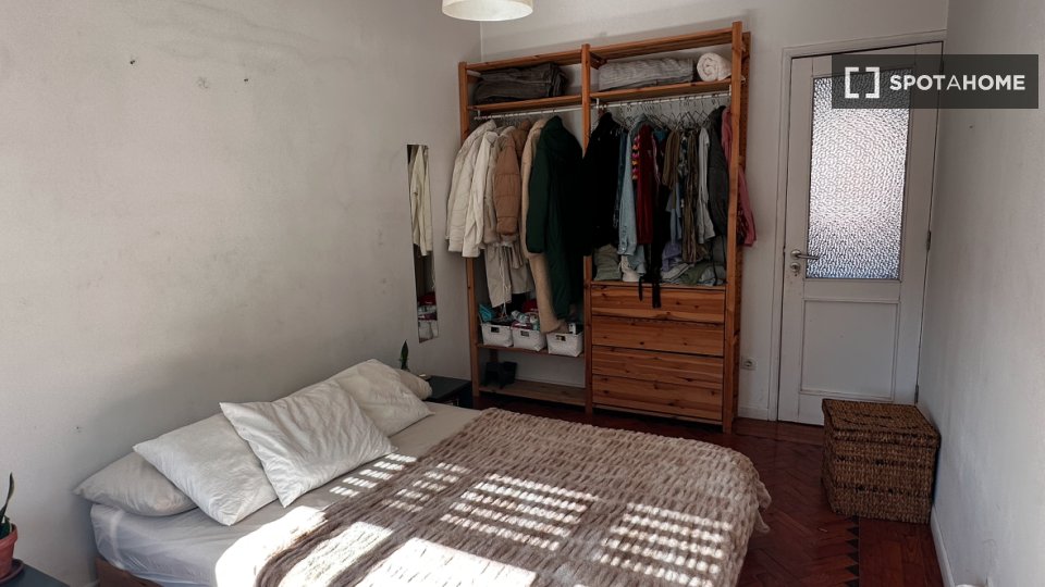 Double room Lisbon, 2 beds — photo 17