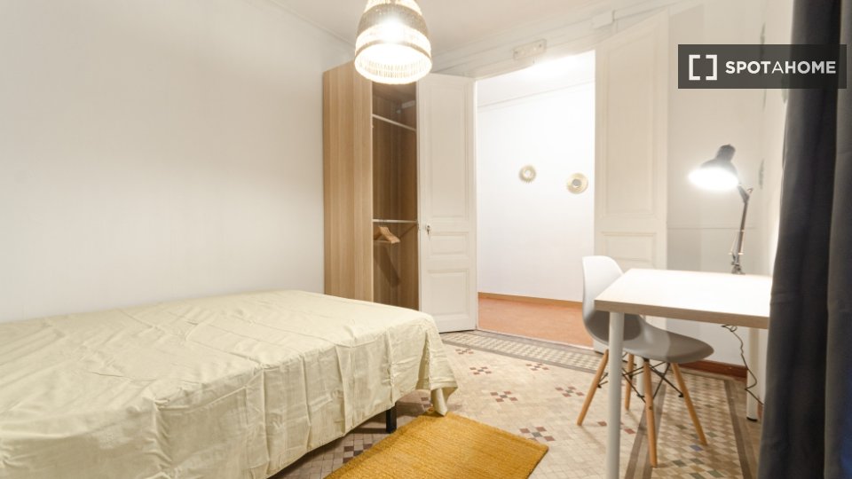 Double room Barcelona, 7 beds, 150m² — photo 9
