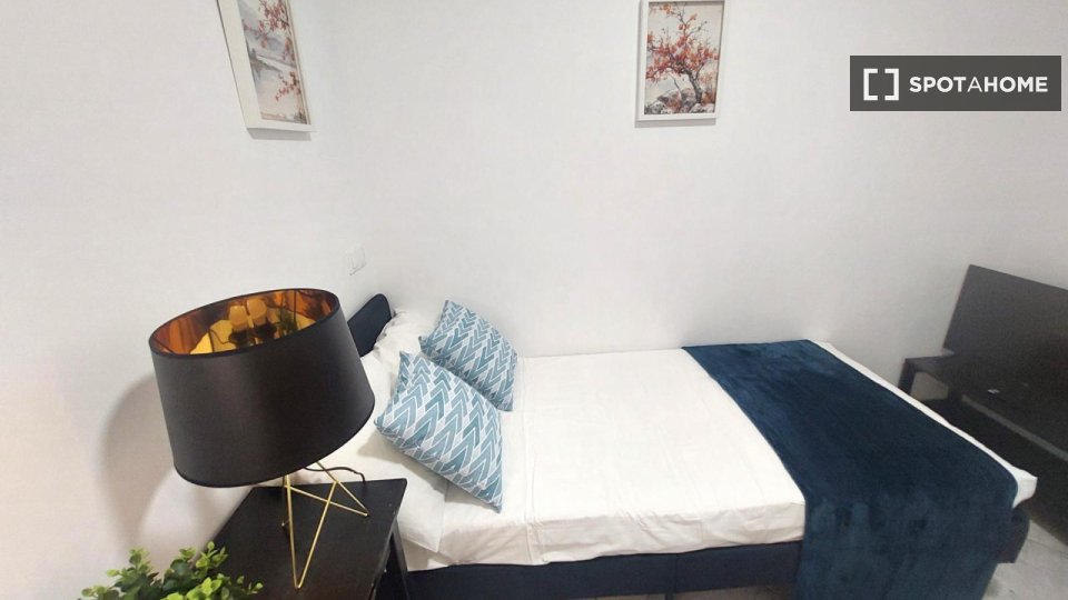 Double room Madrid, 4 beds, 95m² — photo 16