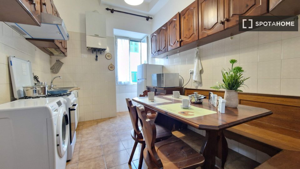 Double room Rome, 3 beds — photo 48