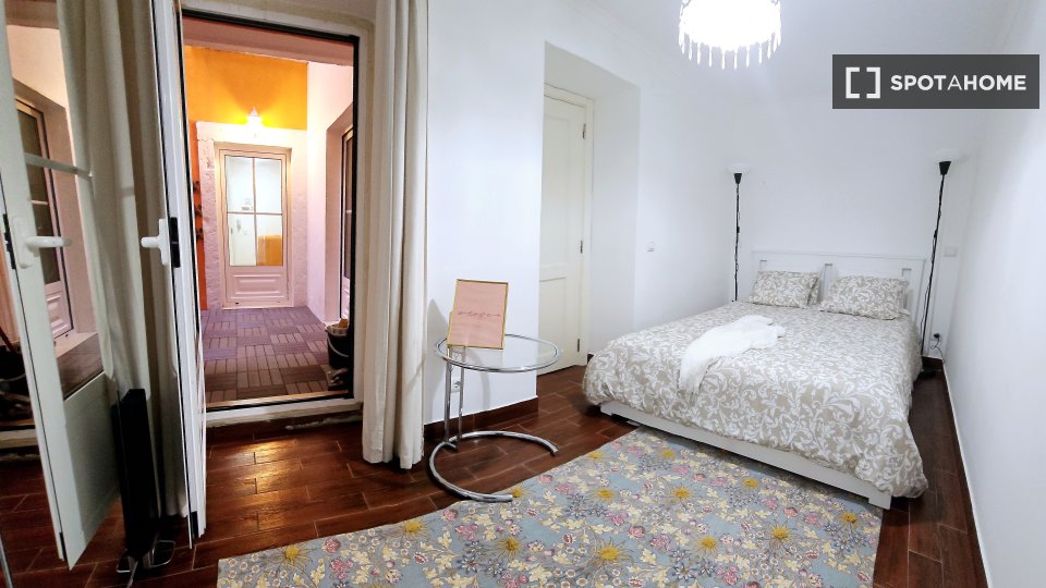 Apartment Lisbon, 2 beds, 79m² — photo 1