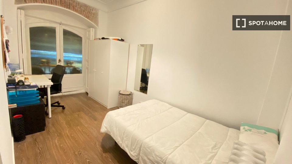 Double room Madrid, 8 beds — photo 9
