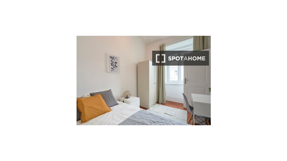 Double room Lisbon, 6 beds — photo 3
