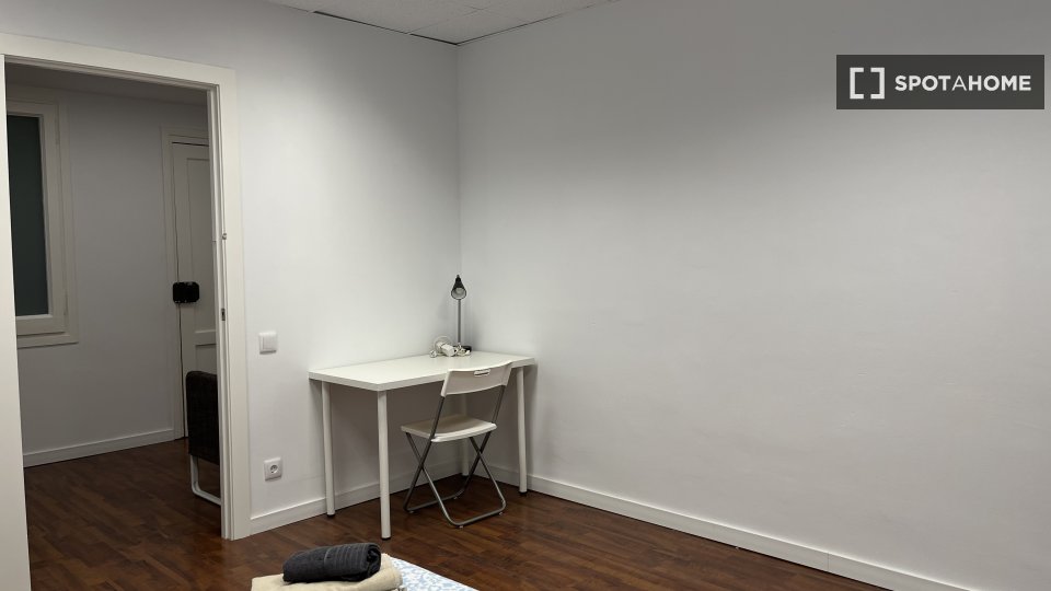 Double room Barcelona, 13 beds, 290m² — photo 16