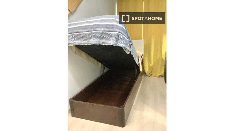 Double room Madrid, 4 beds, 100m² — photo 1