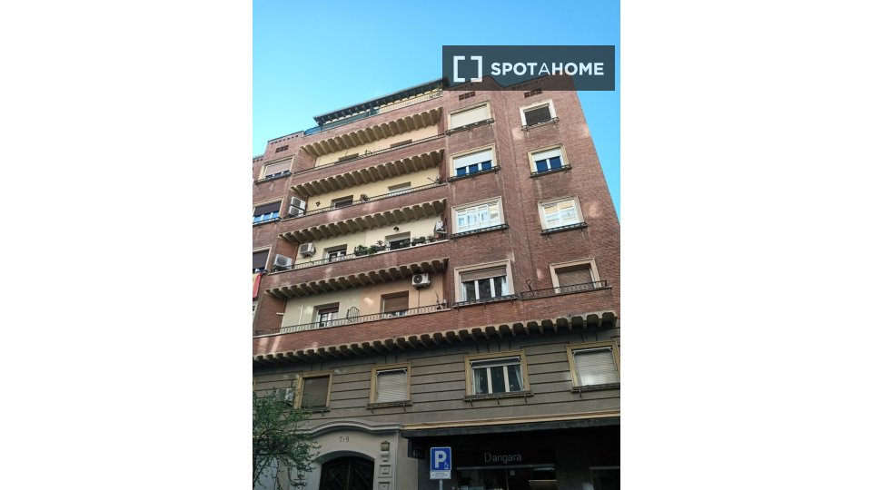 Double room Madrid, 7 beds, 180m² — photo 3