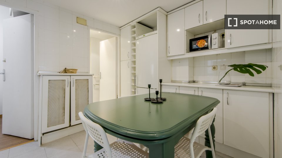 Double room Madrid, 8 beds — photo 12