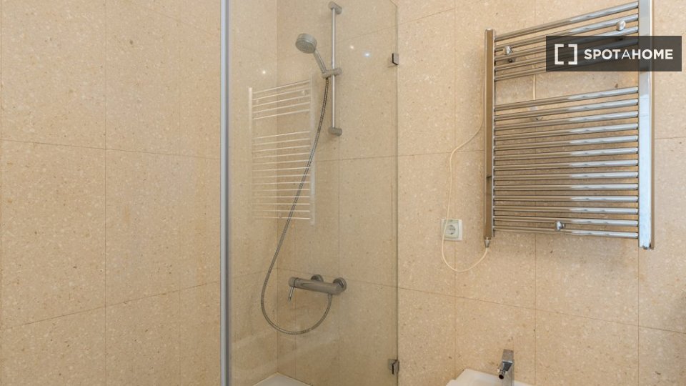 Double room Lisbon, 9 beds — photo 14