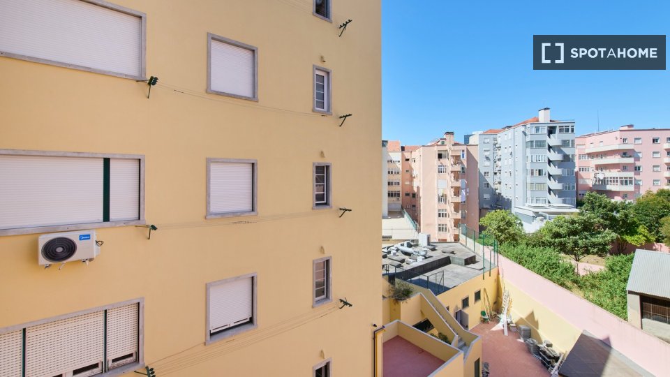 Double room Lisbon, 6 beds — photo 20