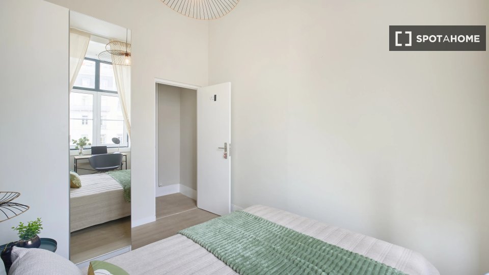 Double room Lisbon, 9 beds — photo 13