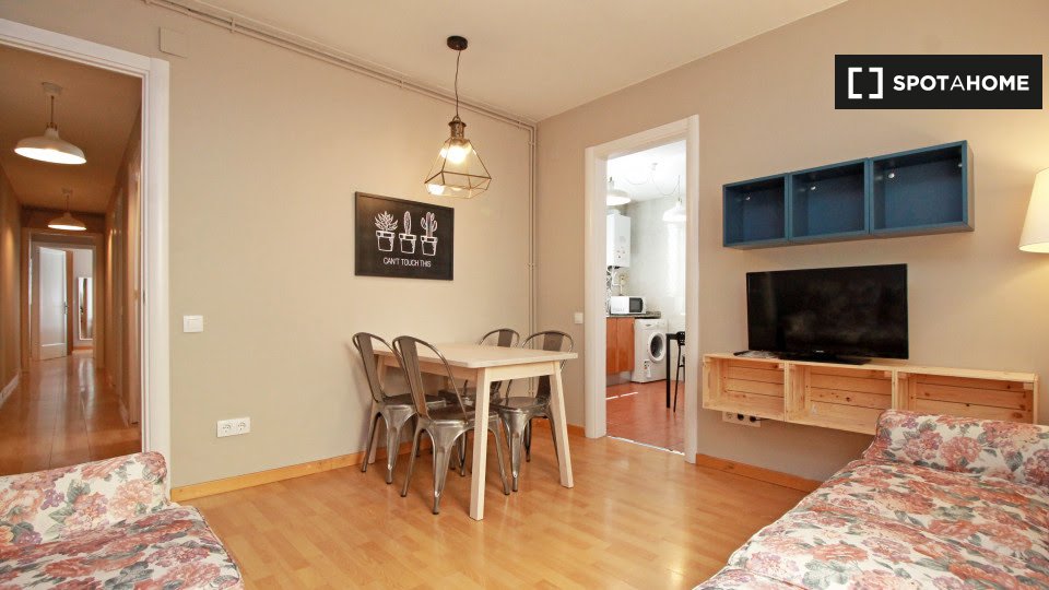 Apartment Barcelona, 4 beds, 140m² — photo 1