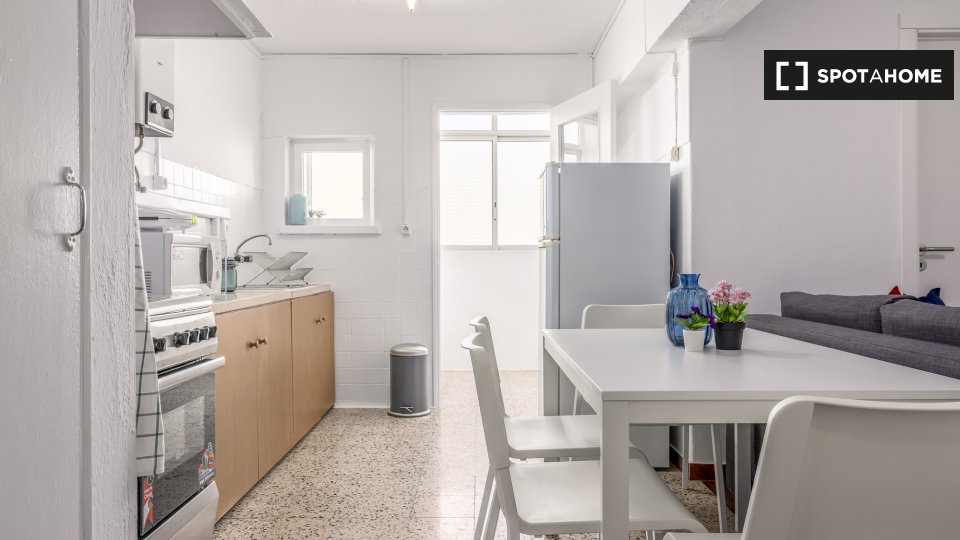 Double room Lisbon, 4 beds — photo 6