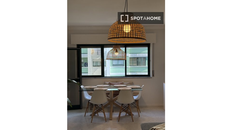 Apartment Lisbon, 2 beds, 108m² — photo 9