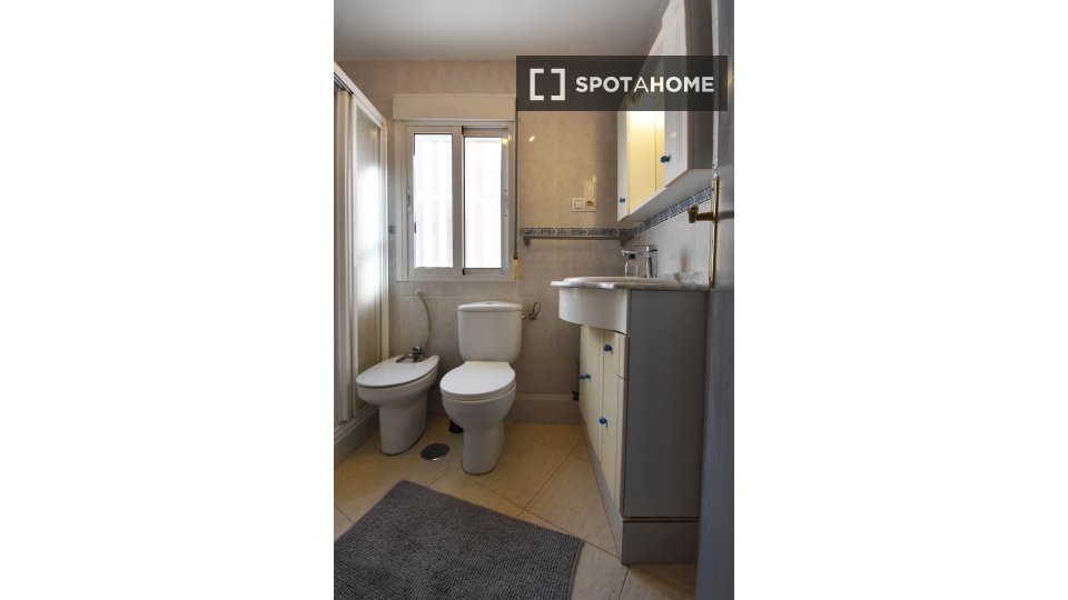 Apartment Malaga, 3 beds, 68m² — photo 18