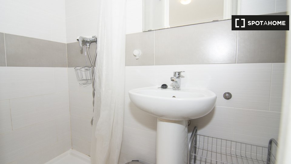 Double room Valencia, 3 beds, 80m² — photo 6