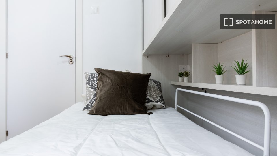 Habitación en piso compartido, Valdezarza, Madrid