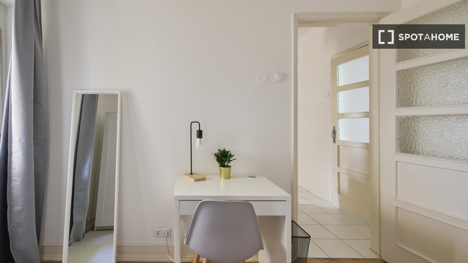 Double room Lisbon, 5 beds — photo 10