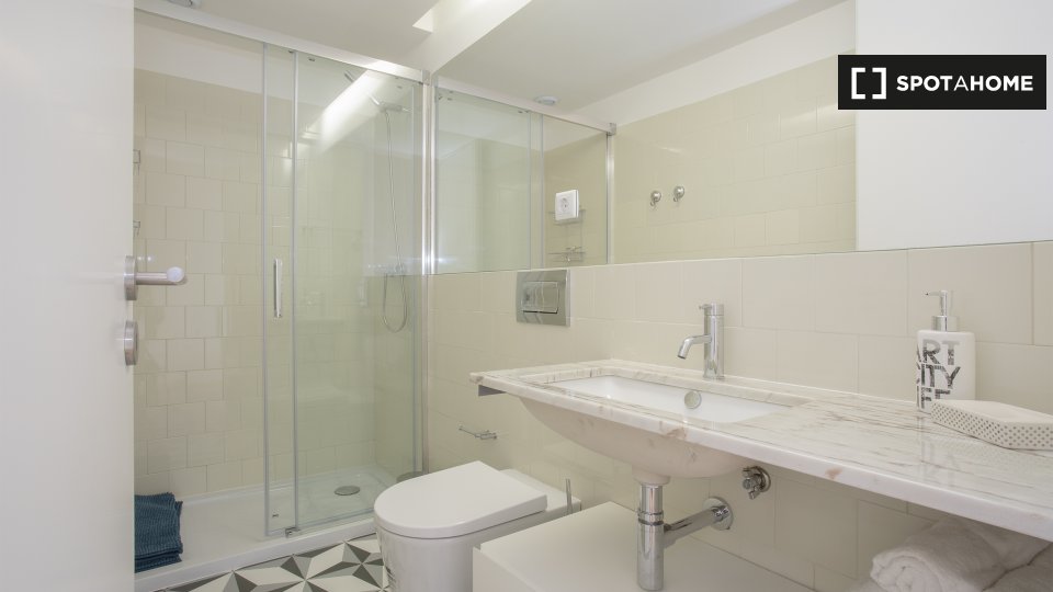 Apartment Porto, 1 bed, 65m² — photo 1
