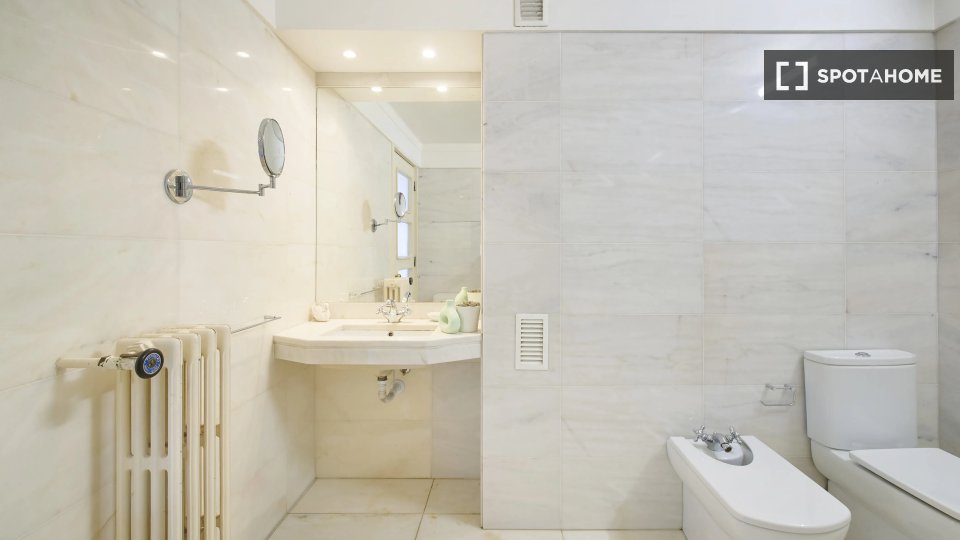 Double room Lisbon, 7 beds — photo 13