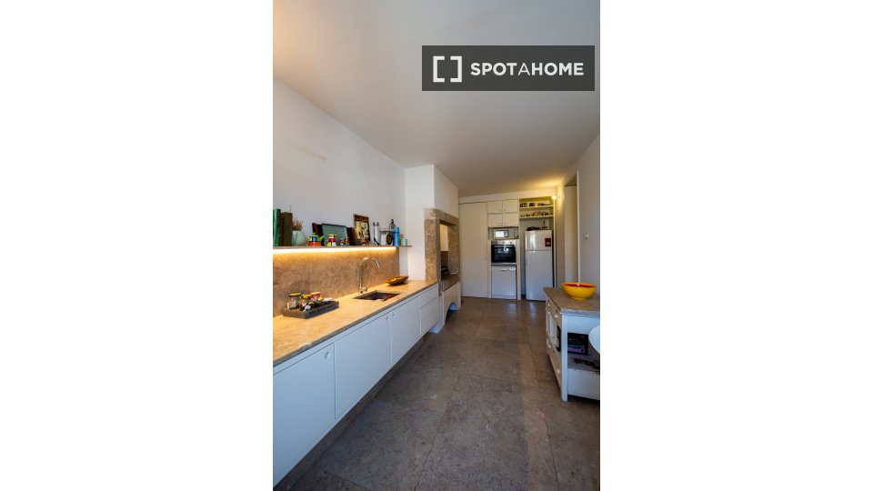 Apartment Lisbon, 2 beds, 110m² — photo 15