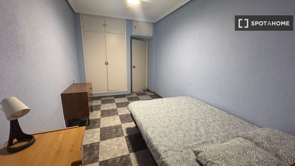 Double room Madrid, 5 beds — photo 15