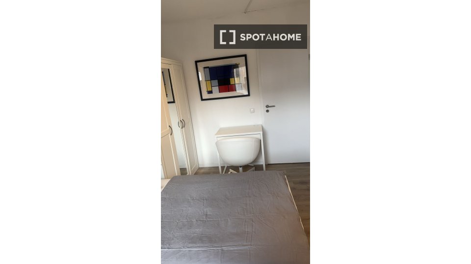 Double room Dusseldorf, 4 beds, 100m² — photo 23