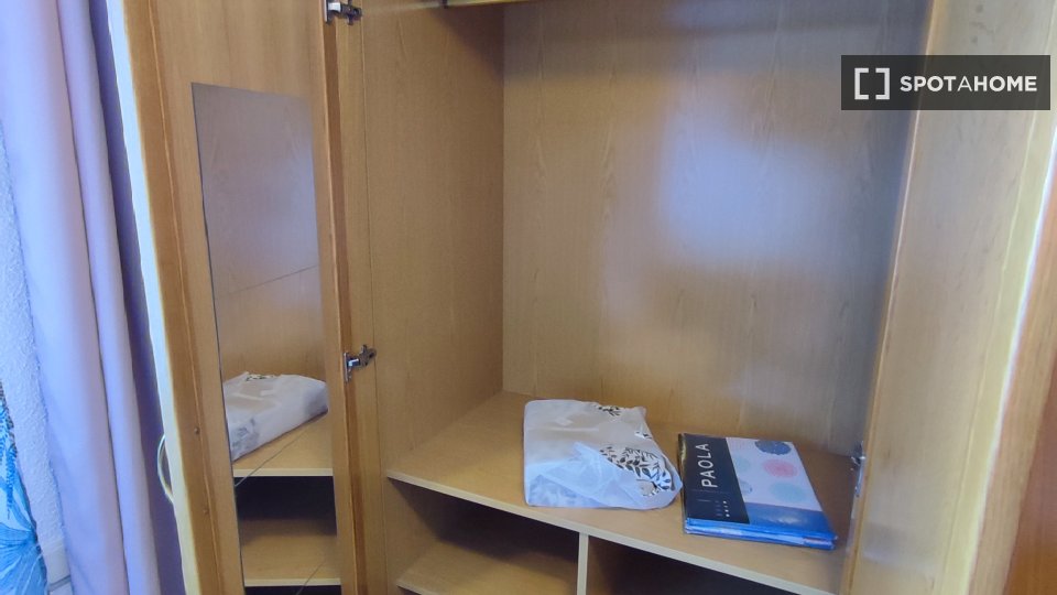 Double room Madrid, 5 beds, 110m² — photo 3