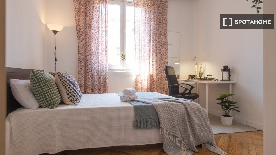 Double room Madrid, 7 beds, 100m² — photo 20