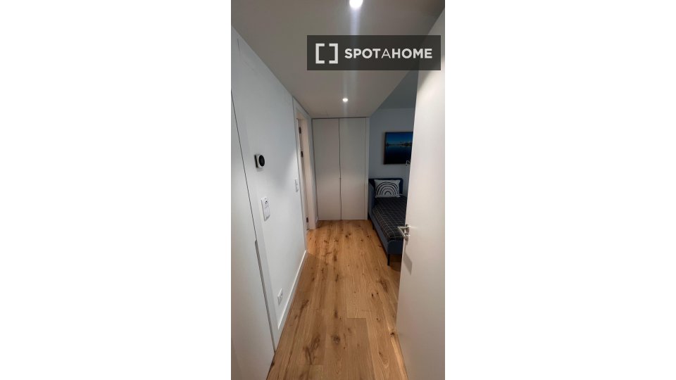 Apartment Lisbon, 2 beds, 104m² — photo 18